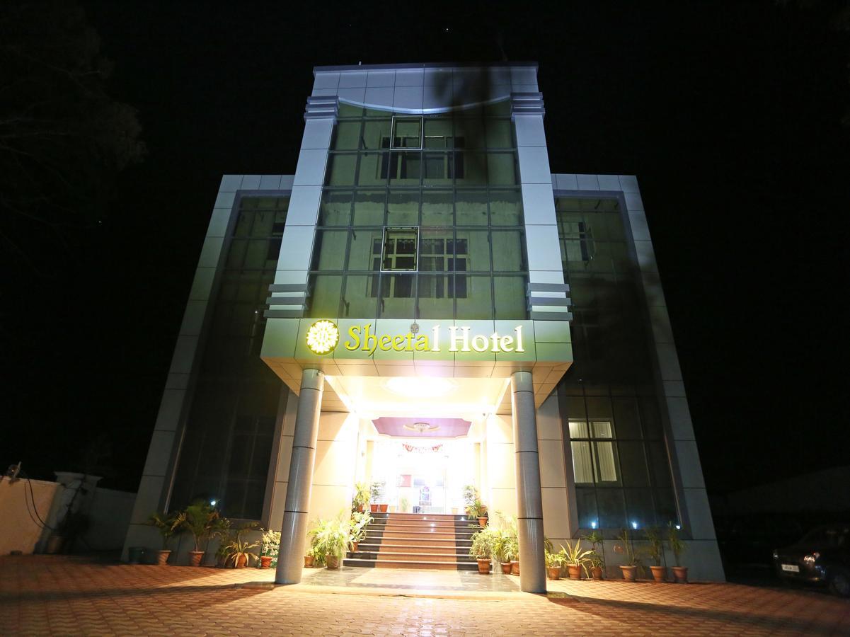 Oyo 4635 Sheetal Hotel Haldwāni Exterior foto