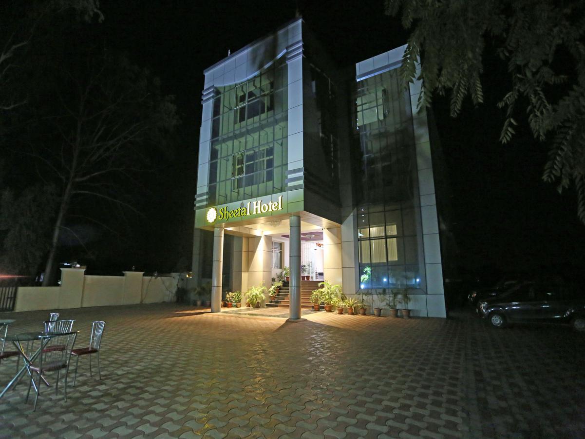 Oyo 4635 Sheetal Hotel Haldwāni Exterior foto